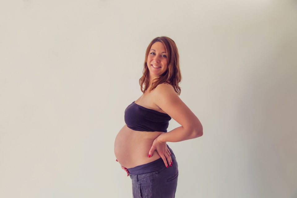 photographe-grossesse-seance-femme-enceinte-studio-tours-entre-nous-photographie-charlotte-007