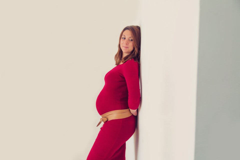 photographe-grossesse-seance-femme-enceinte-studio-tours-entre-nous-photographie-charlotte-012