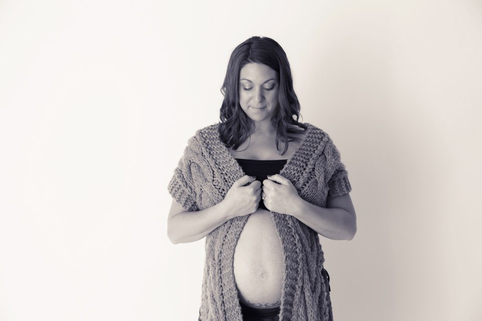 photographe-grossesse-seance-femme-enceinte-studio-tours-entre-nous-photographie-charlotte-025