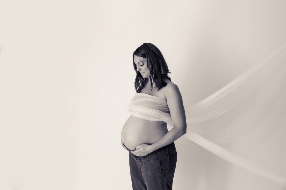 photographe-grossesse-seance-femme-enceinte-studio-tours-entre-nous-photographie-charlotte-029