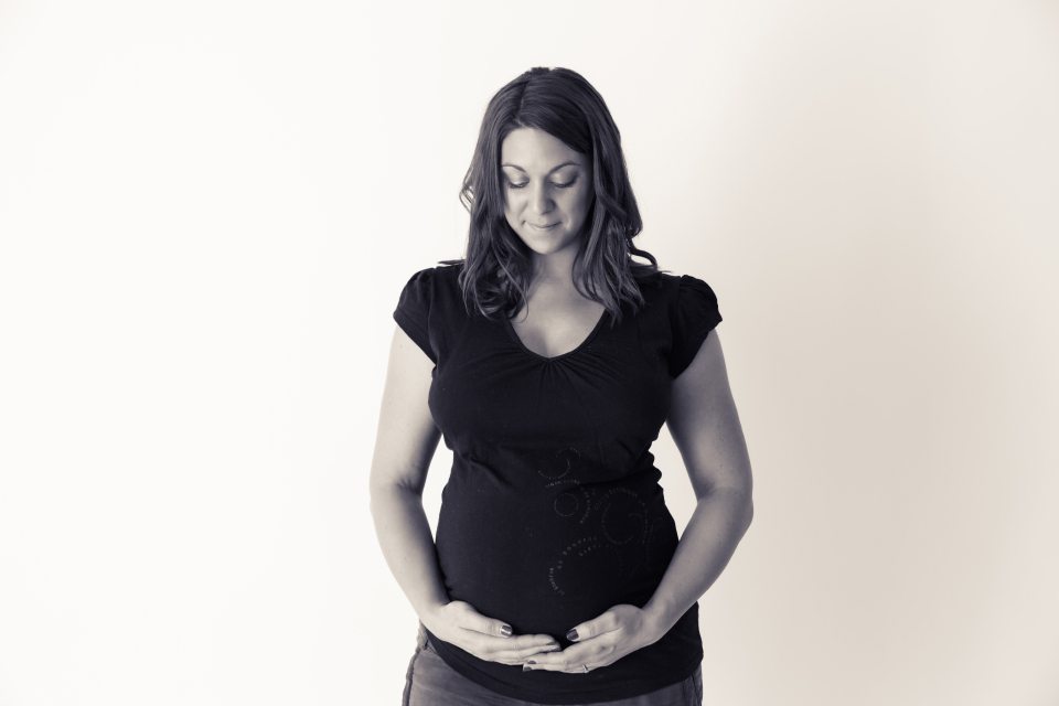 photographe-grossesse-seance-femme-enceinte-studio-tours-entre-nous-photographie-charlotte-031