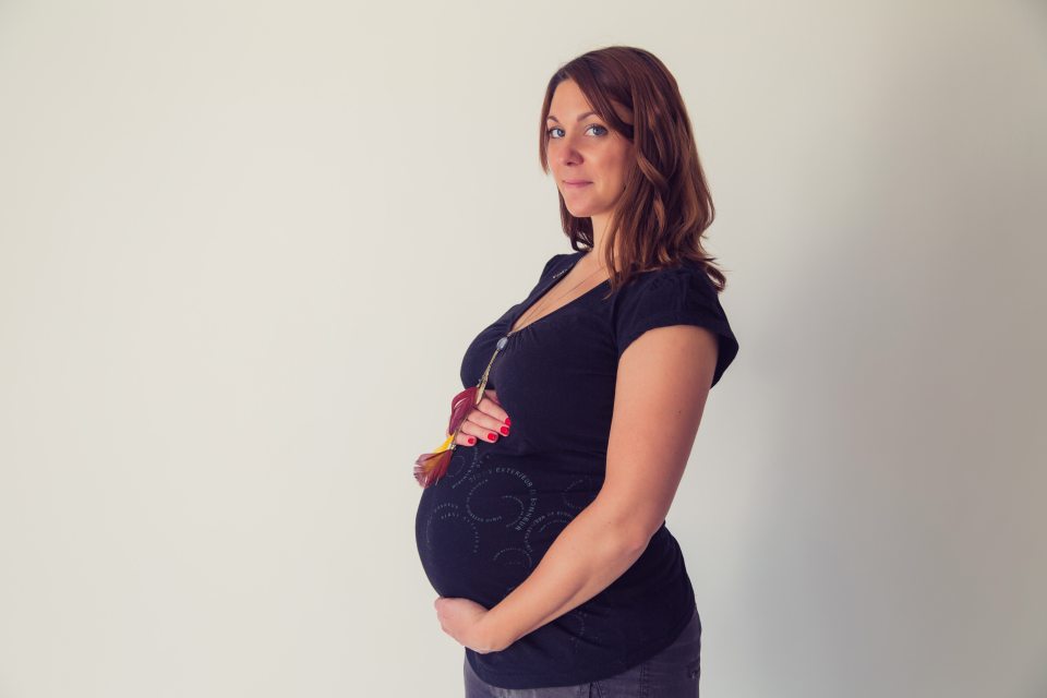 photographe grossesse seance femme enceinte studio tours entre nous photographie charlotte