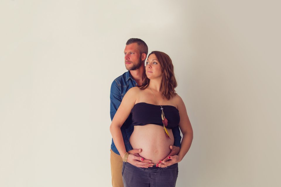 photographe-grossesse-seance-femme-enceinte-studio-tours-entre-nous-photographie-charlotte-036
