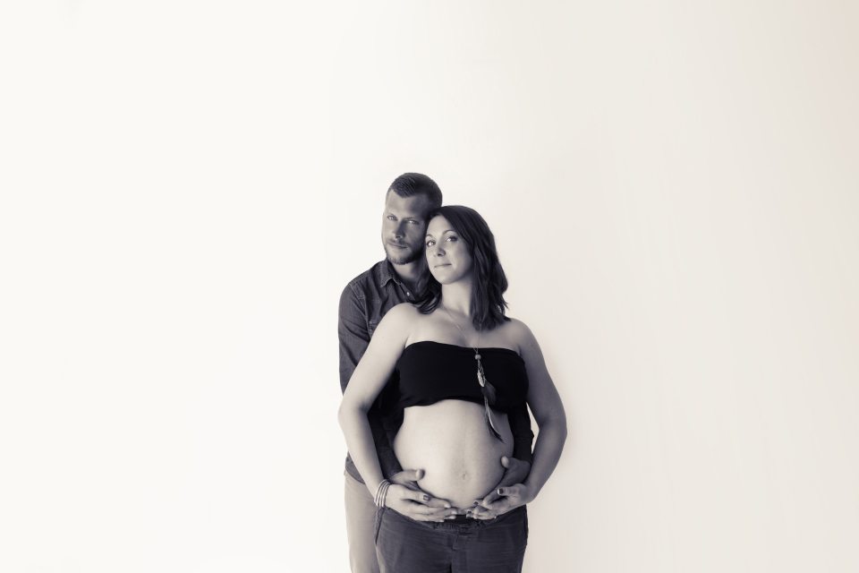 photographe-grossesse-seance-femme-enceinte-studio-tours-entre-nous-photographie-charlotte-037