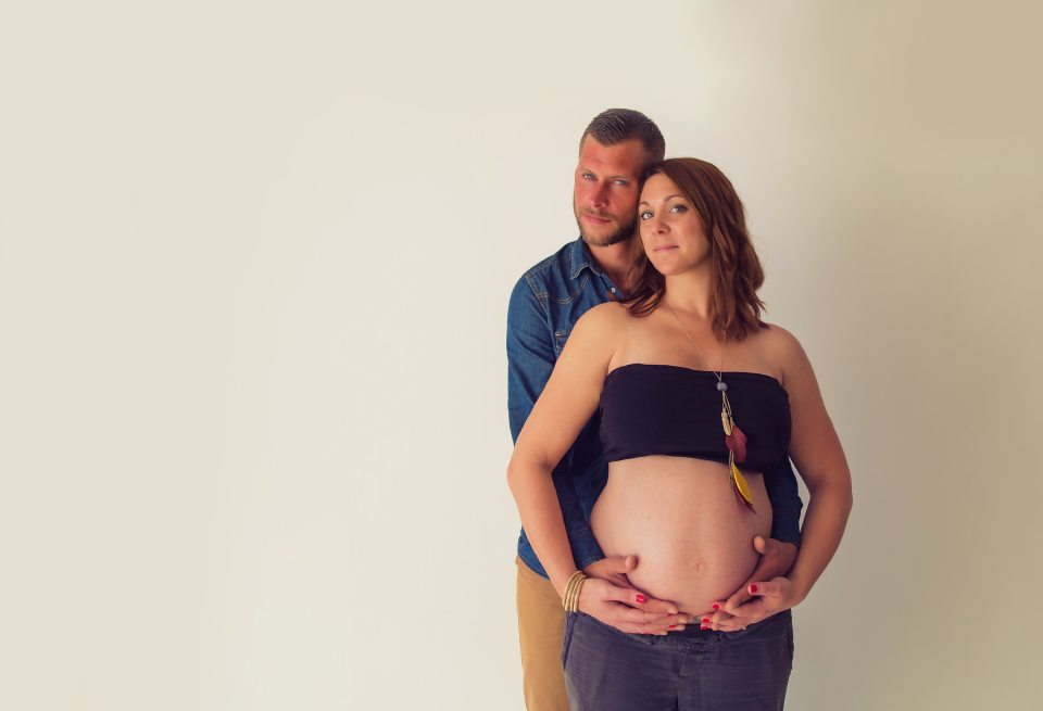 photographe-grossesse-seance-femme-enceinte-studio-tours-entre-nous-photographie-charlotte-038