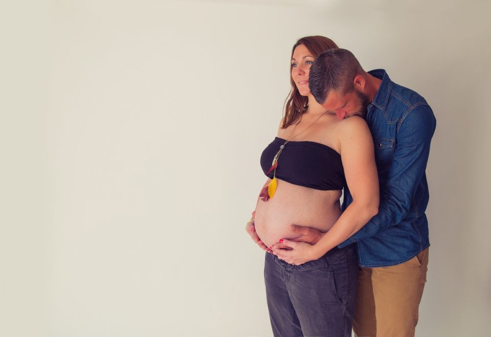 photographe-grossesse-seance-femme-enceinte-studio-tours-entre-nous-photographie-charlotte-039