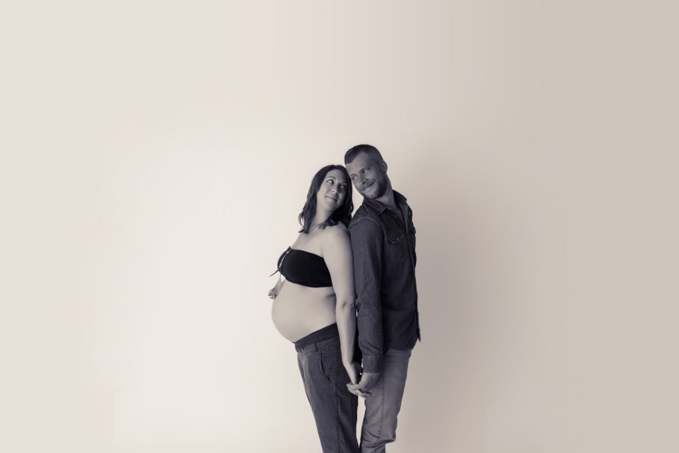 photographe-grossesse-seance-femme-enceinte-studio-tours-entre-nous-photographie-charlotte-040