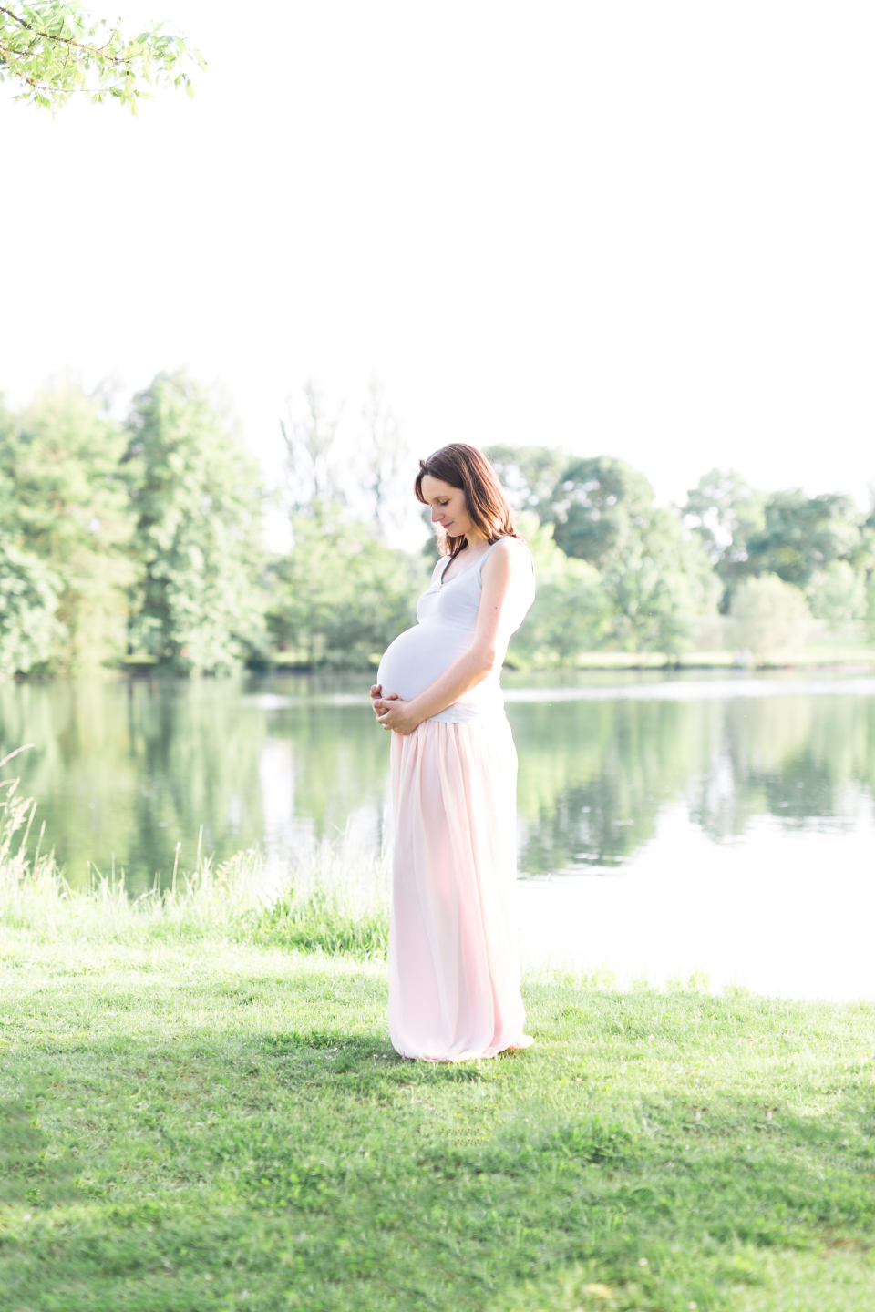 Séance photo maternité en extérieur - Photographe de grossesse à Tours Entre Nous Photographie