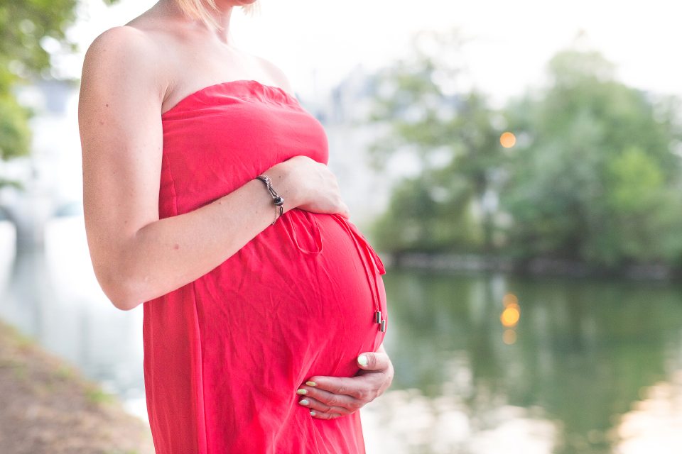 Séance photo de grossesse à tours - photographe en Indre et Loire