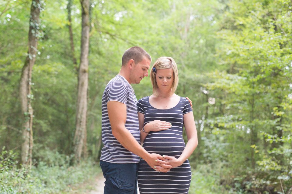 Séance photo femme enceinte en extérieur - Photographe grossesse tours
